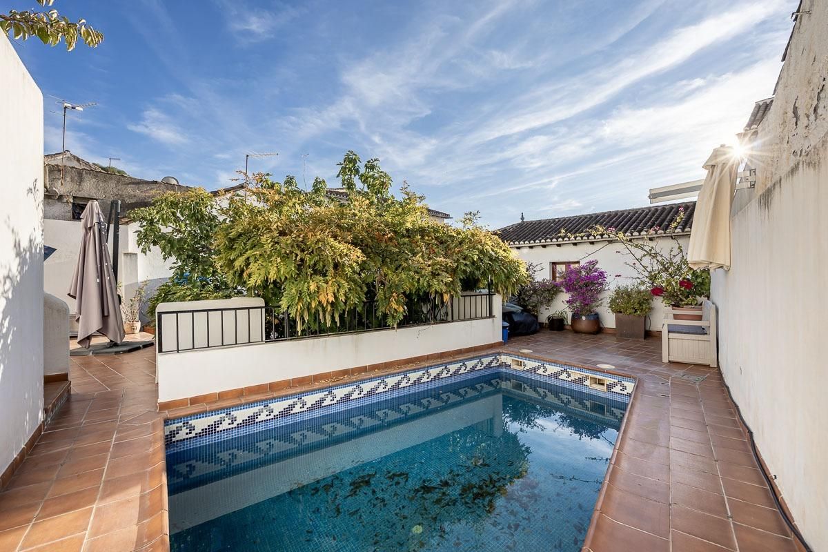 Piscina de Casa o chalet en venta en  Granada Capital con Aire acondicionado, Calefacción y Jardín privado