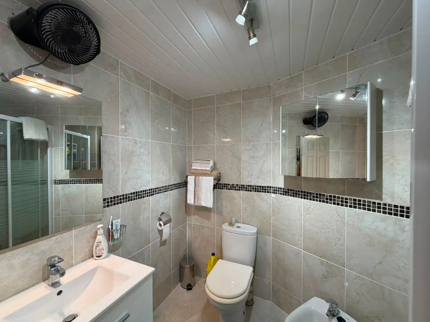 Badezimmer von Dachboden zum Verkauf in Benalmádena mit Möbliert und Gemeinschaftspool