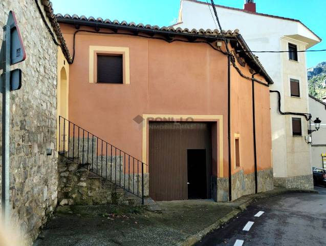 Terreno industrial en Venta en De Valencia en Camarena de la Sierra