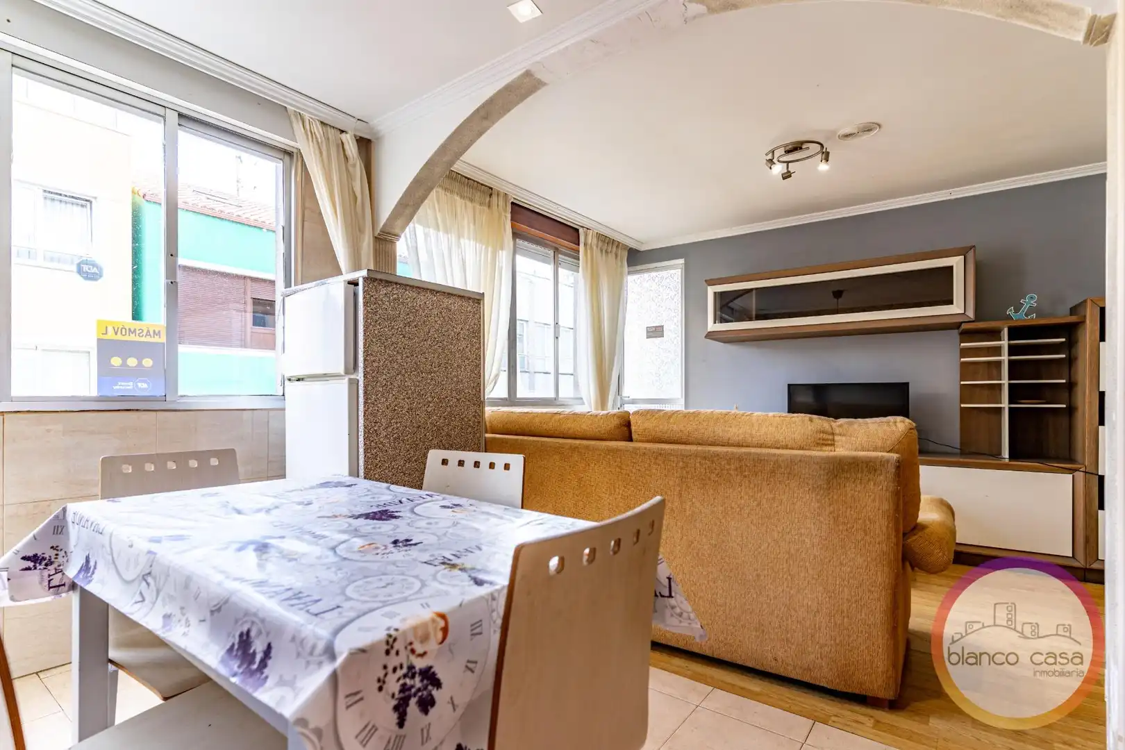 Sala de estar de Piso en venta en Carballo con Terraza, Trastero y Amueblado