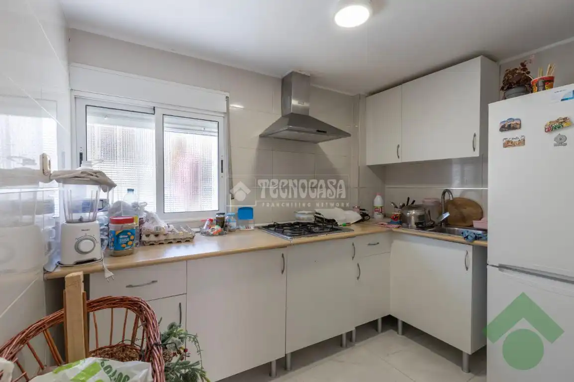 Küche von Einfamilien-Reihenhaus zum Verkauf in Granada mit Klimaanlage