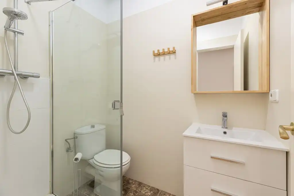 Baño de Apartamento en venta en Barcelona con Calefacción, Parquet y Balcón