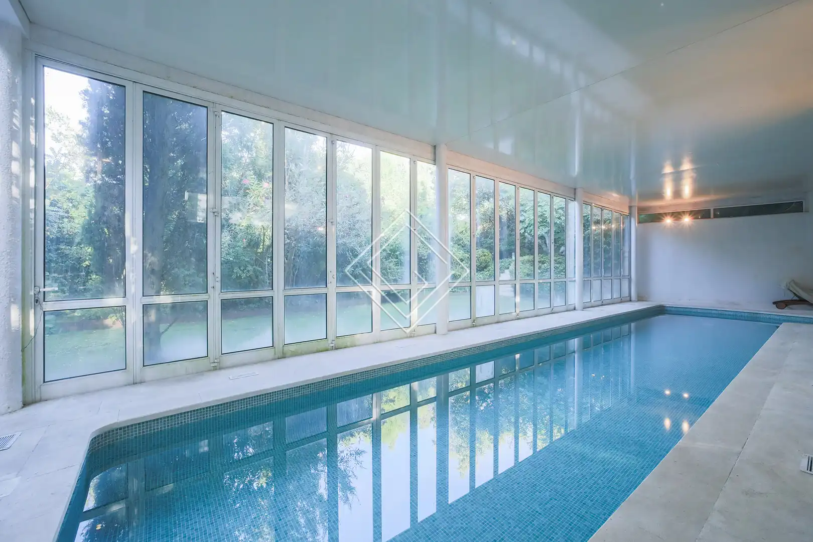 Piscina de Casa o chalet en venta en Madrid con Aire acondicionado, Calefacción y Jardín privado