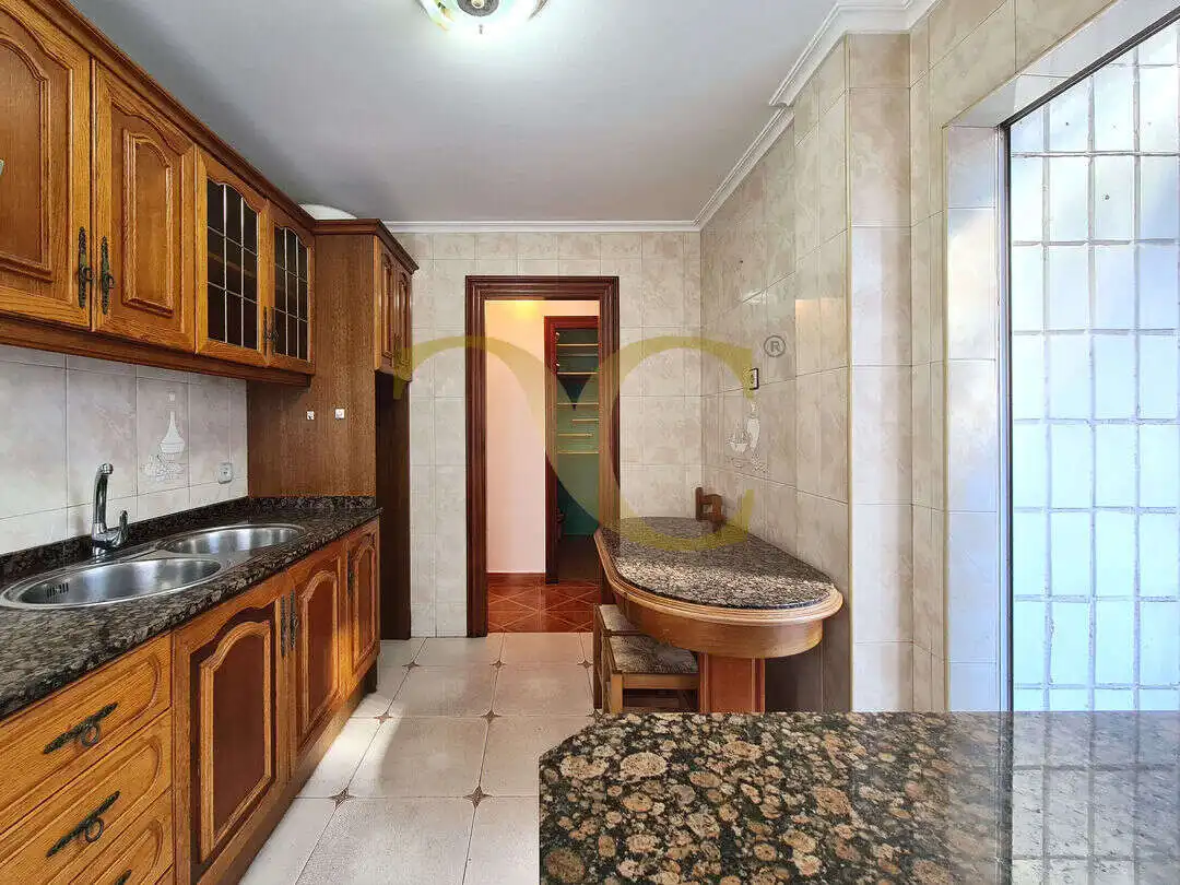 Cocina de Piso en venta en Gijón  con Calefacción, Jardín privado y Terraza