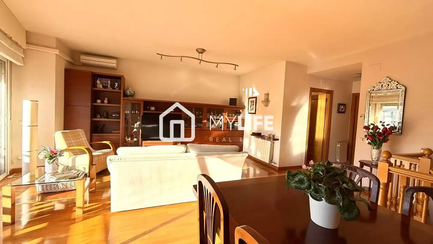 Sala d'estar de Àtic en venda en Barcelona amb Aire condicionat, Calefacció i Parquet