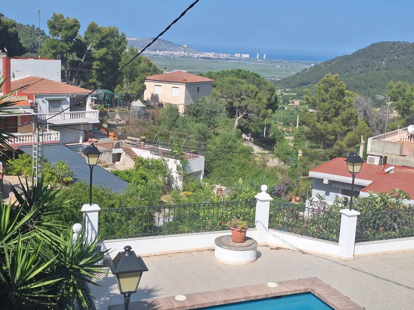 Vista exterior de Casa o xalet en venda en Llaurí amb Terrassa, Piscina i Moblat