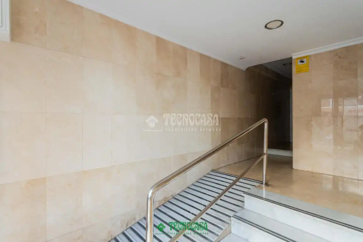 Piso en venta en Almería con Calefacción y Balcón