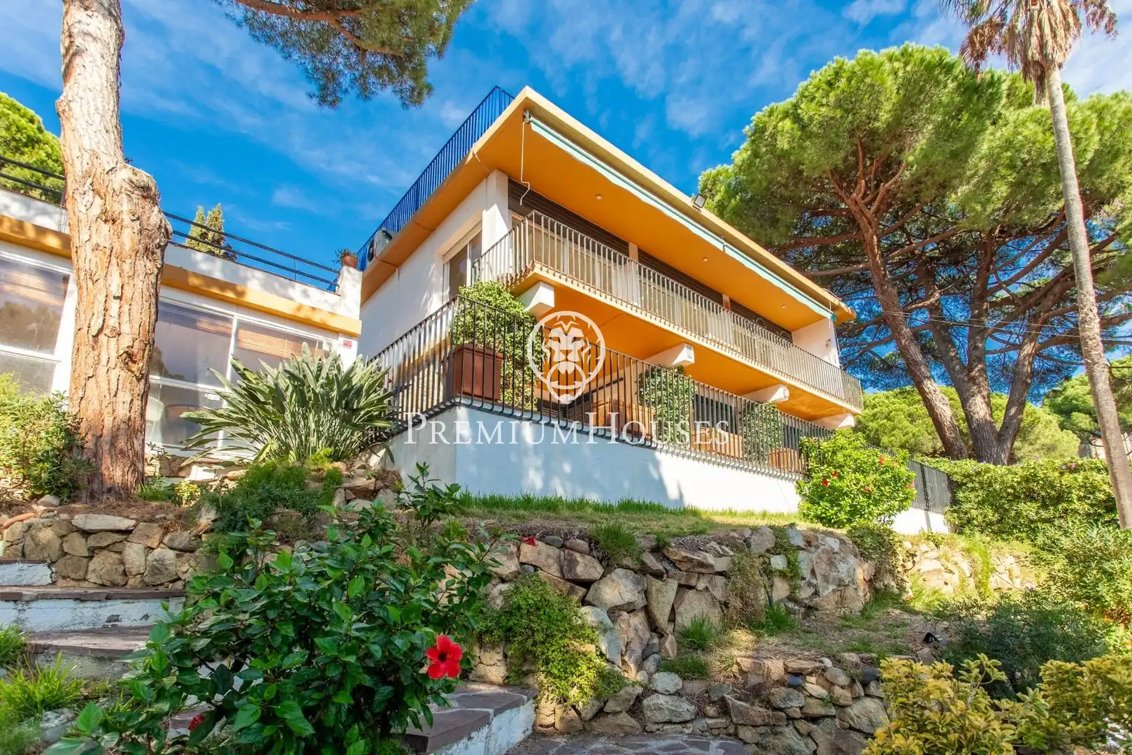 Vista exterior de Casa o chalet en venta en Arenys de Mar con Jardín privado, Terraza y Balcón
