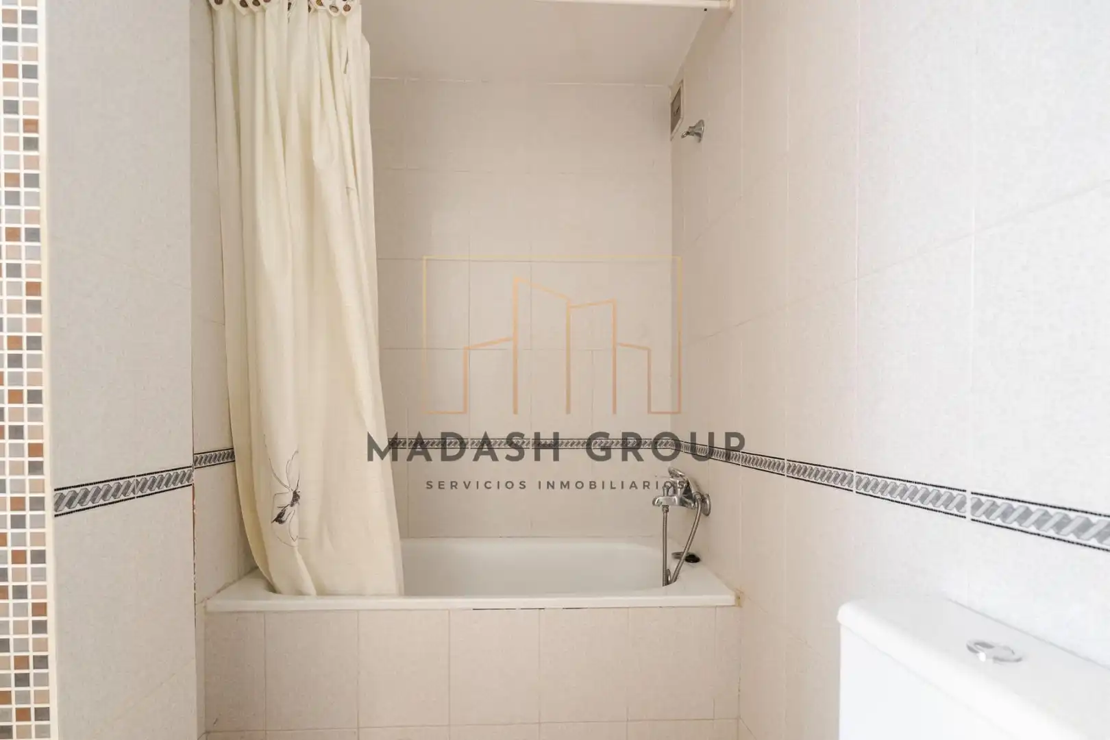 Bathroom of Flat for sale in Reus  with Air Conditioner, Heating and Private garden