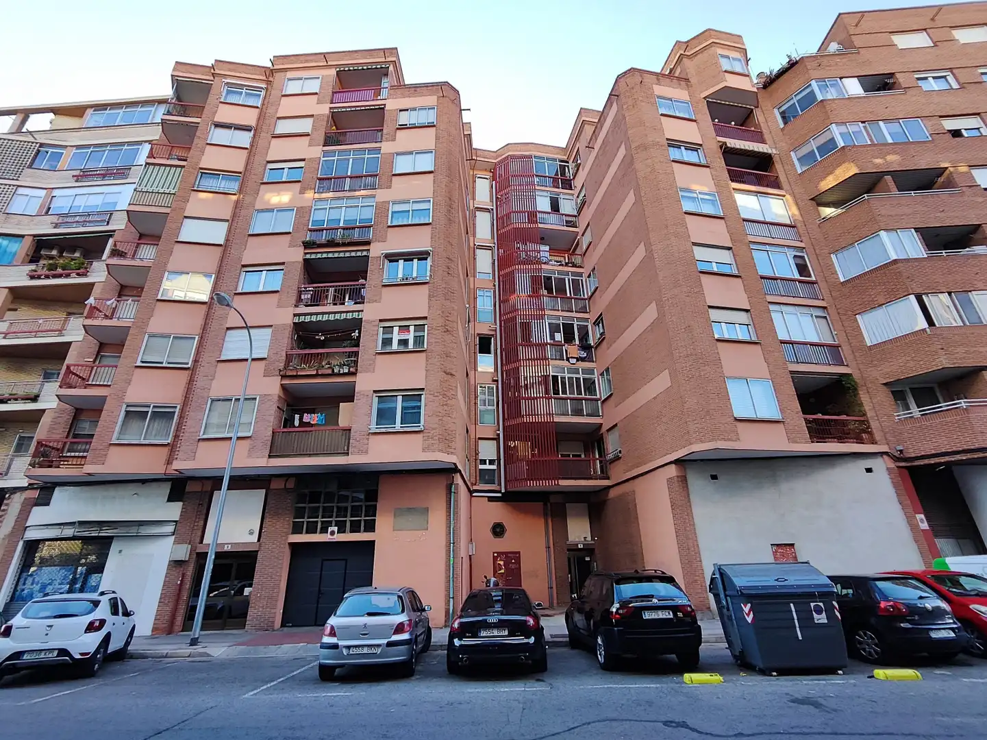 Vista exterior de Pis en venda en  Logroño amb Calefacció, Parquet i Balcó