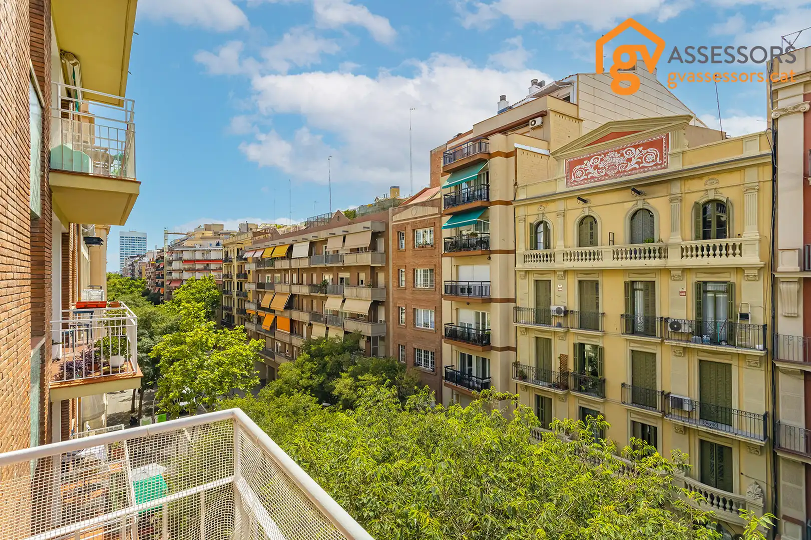 Außenansicht von Wohnung zum Verkauf in Barcelona mit Klimaanlage, Heizung und Parkett