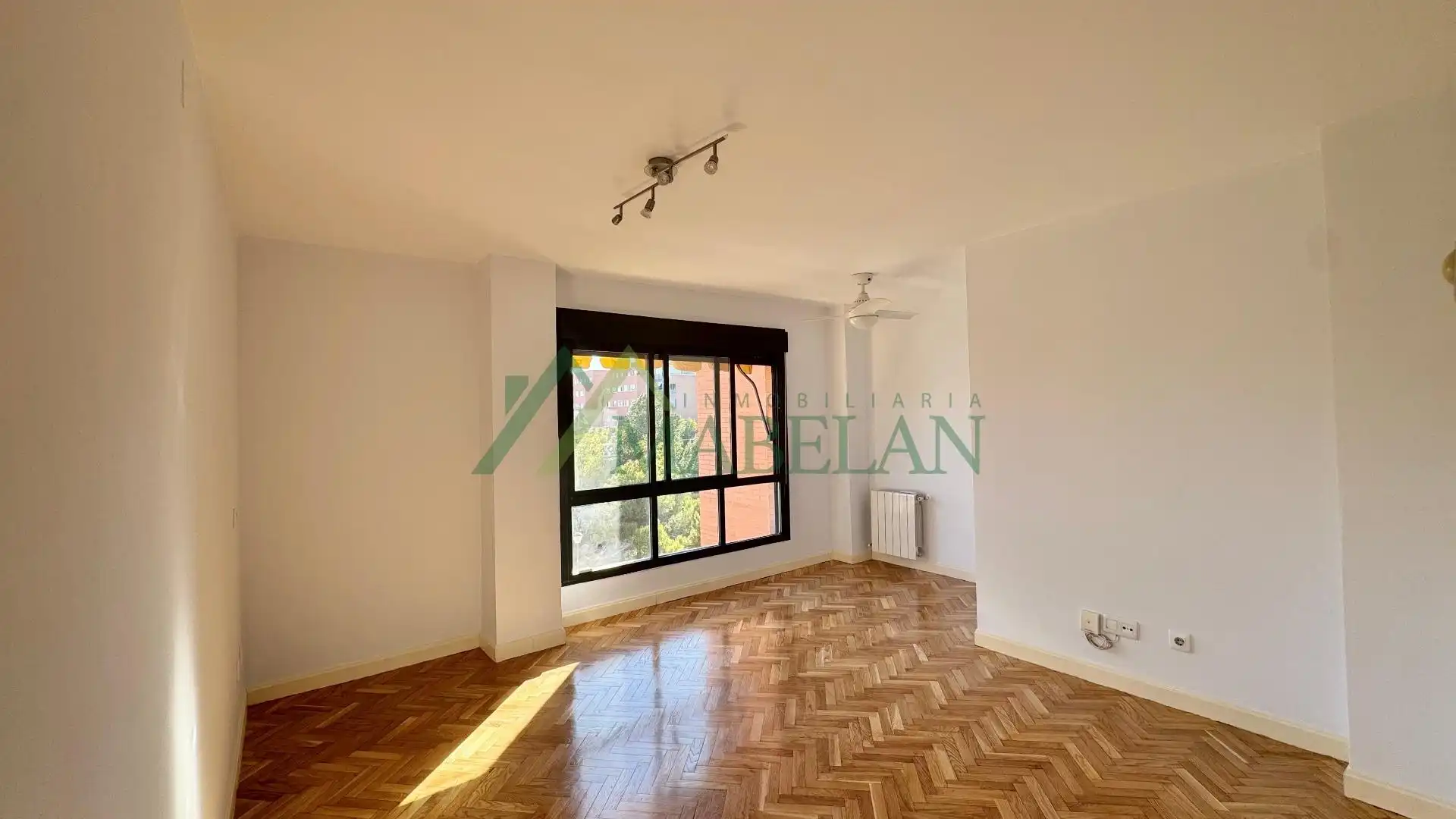 Habitación de Piso de alquiler en Las Rozas de Madrid con Calefacción, Parquet y Piscina comunitaria