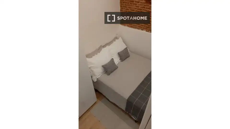 Bedroom of Apartments for share in Madrid  with Air Conditioner, Heating and Terrace
