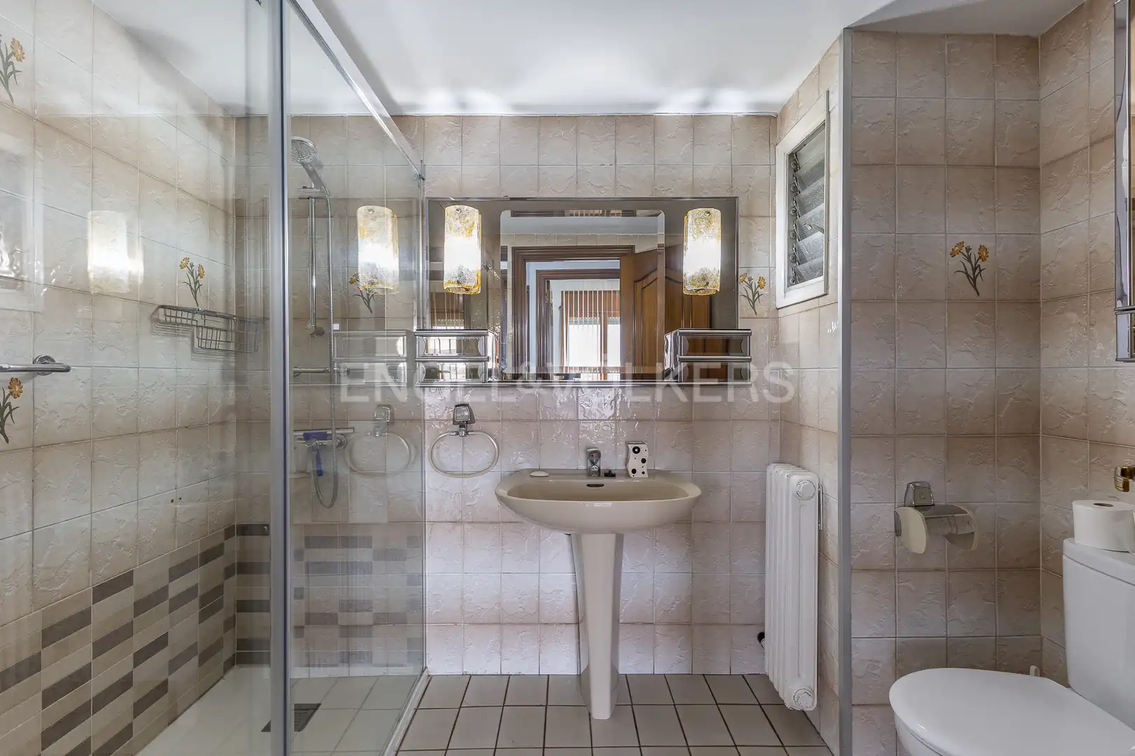 Baño de Ático en venta en Sabadell con Calefacción, Terraza y Balcón