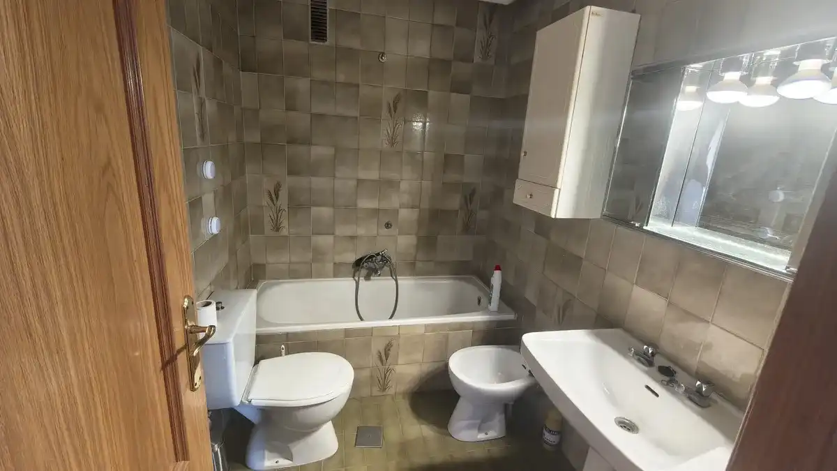 Bathroom of Flat for sale in Turleque  with Heating