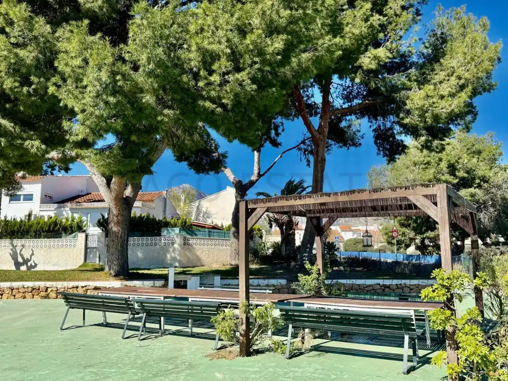 Vista exterior de Casa adosada en venta en La Nucia con Jardín privado, Amueblado y Horno