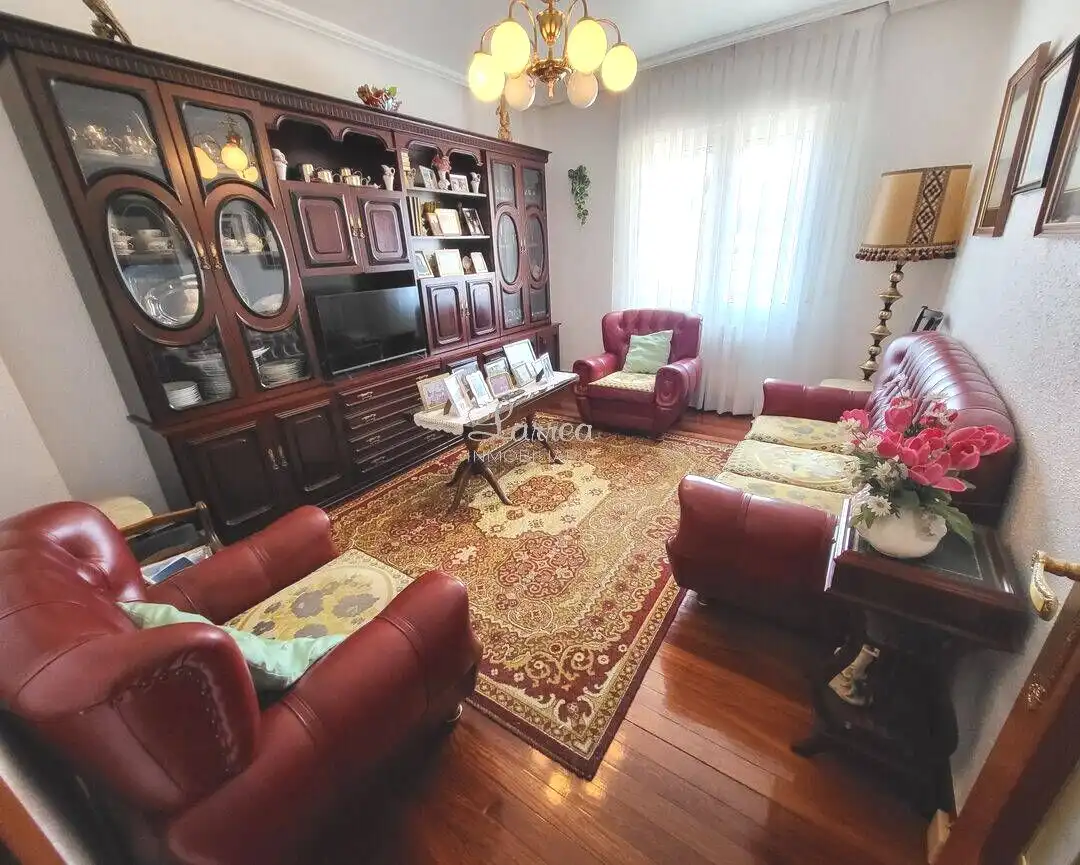 Sala d'estar de Pis en venda en Amorebieta-Etxano amb Calefacció, Traster i Balcó