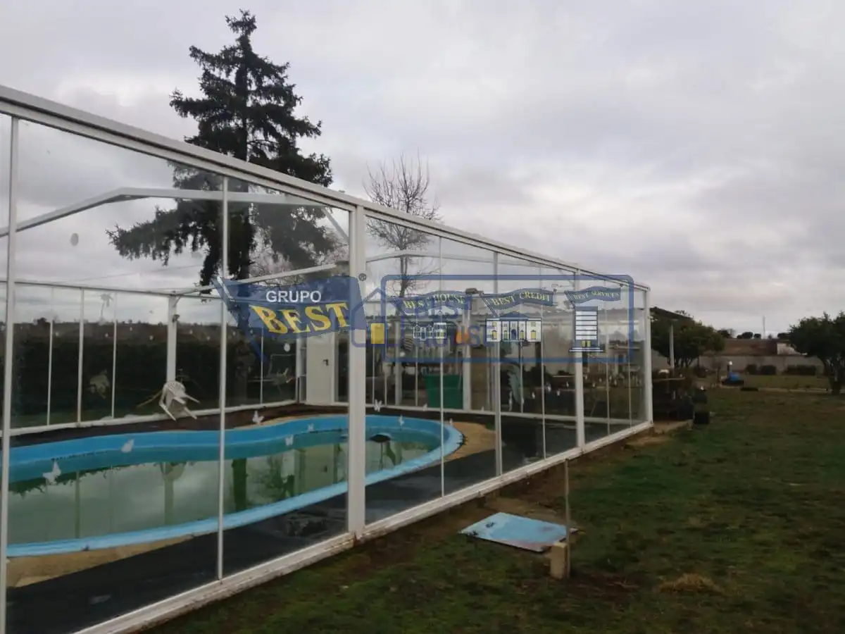 Swimming pool of Houses for sale in Chozas de Abajo  with Heating, Private garden and Parquet flooring