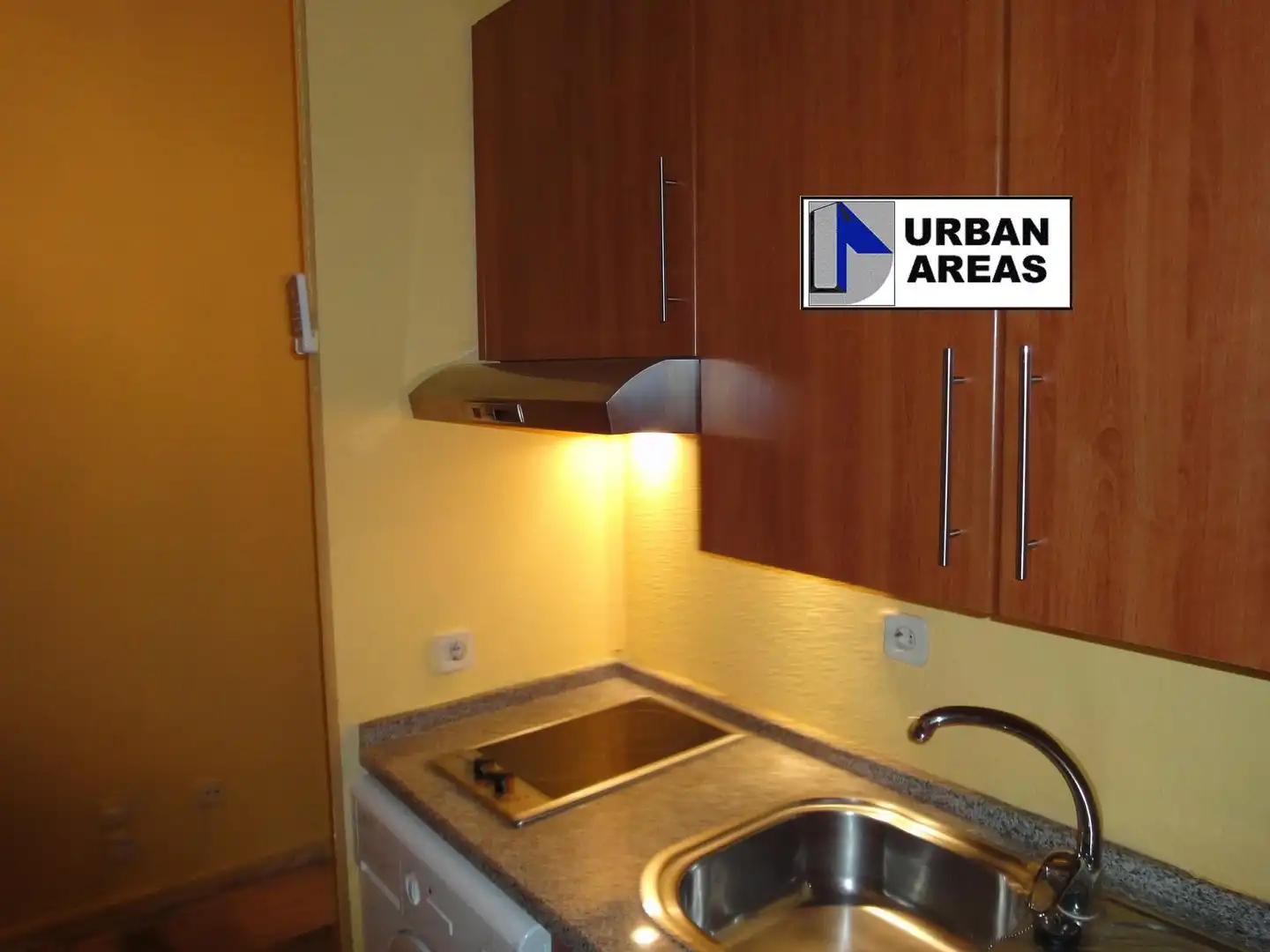 Cocina de Estudio de alquiler en Sevilla con Aire acondicionado, Calefacción y Amueblado