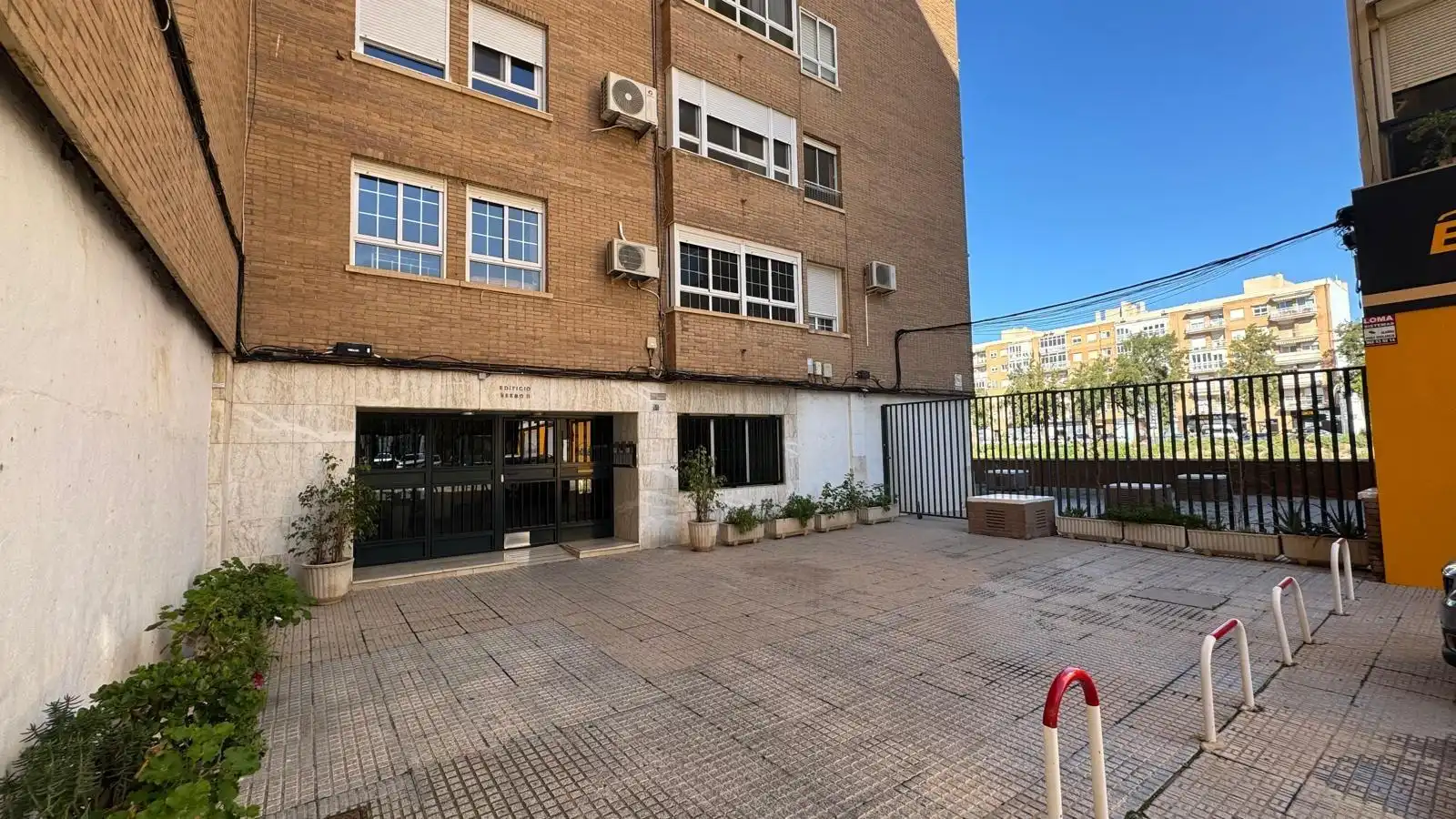 Vista exterior de Piso en venta en Cartagena con Trastero y Balcón