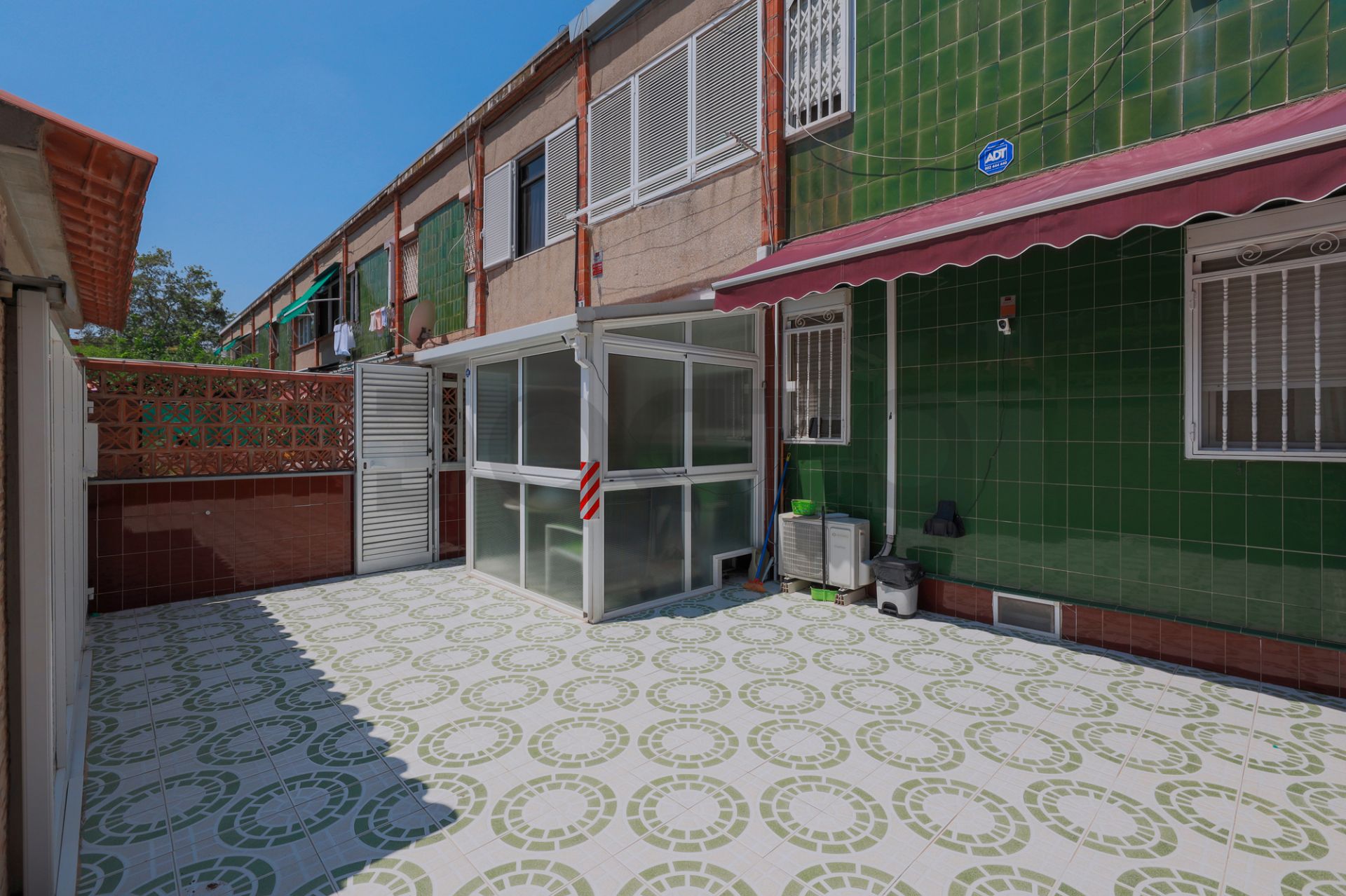 Exterior view of House or chalet for sale in  Barcelona Capital  with Air Conditioner, Heating and Private garden