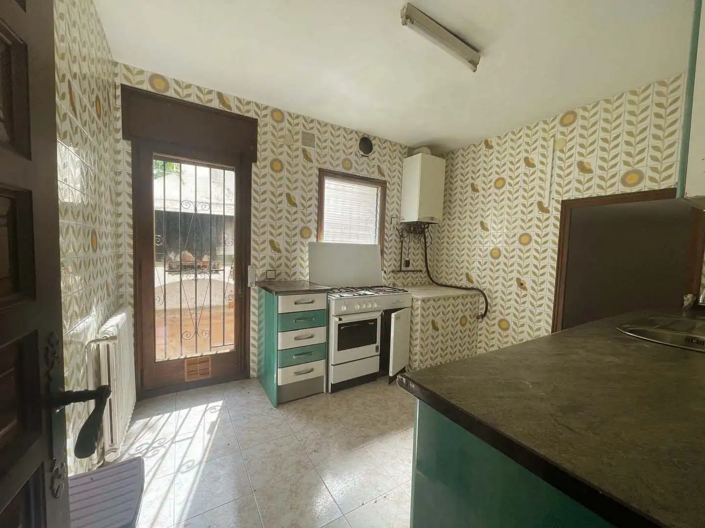 Küche von Einfamilien-Reihenhaus zum Verkauf in Lloret de Mar mit Terrasse