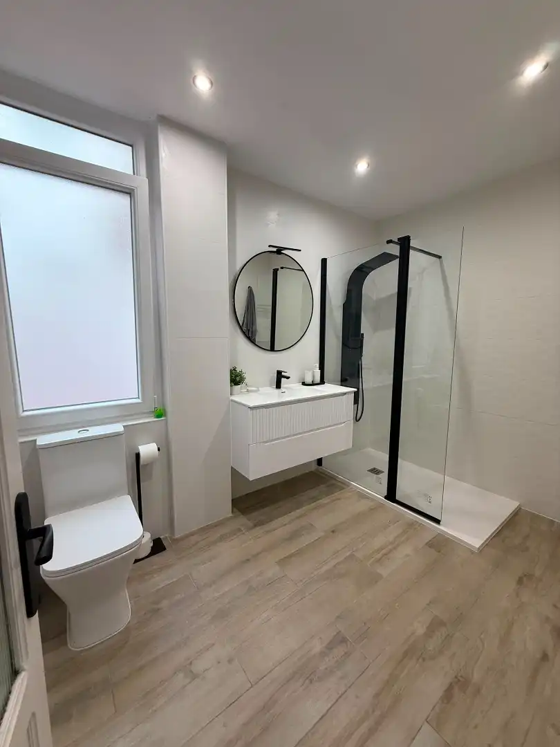Bathroom of Flat for rent in Ferrol  with Heating, Parquet flooring and Terrace