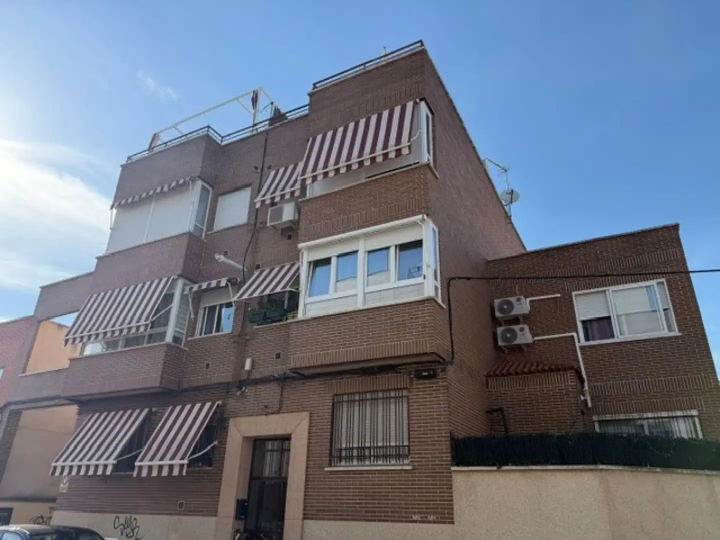 Außenansicht von Wohnung zum Verkauf in San Sebastián de los Reyes mit Heizung, Terrasse und Abstellraum