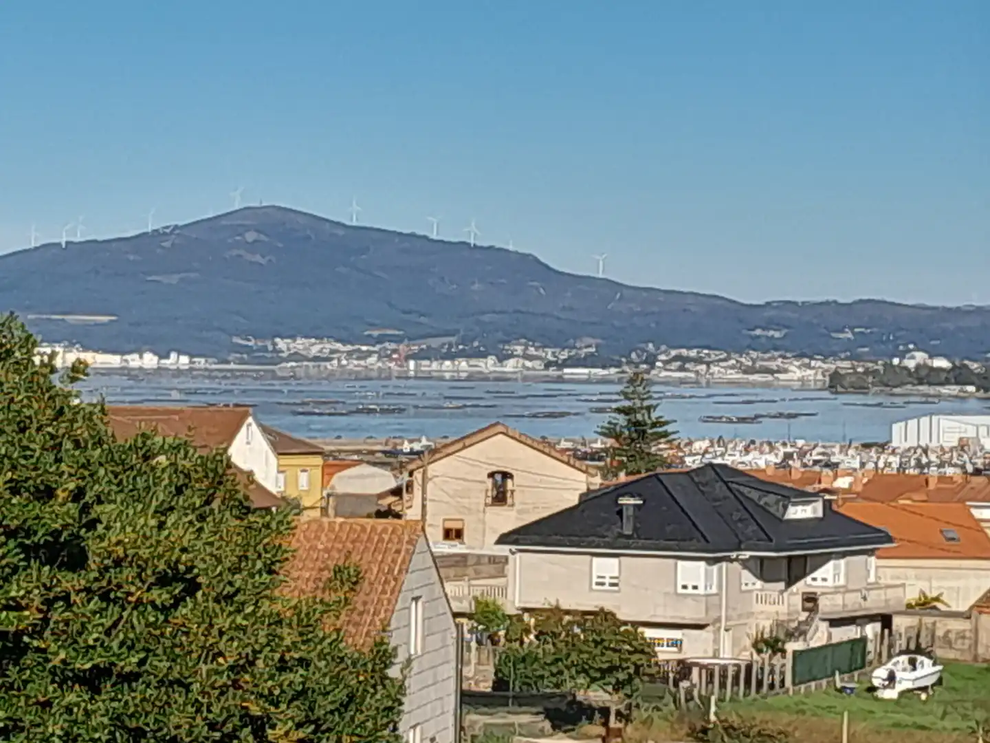 Vista exterior de Casa o chalet en venta en A Illa de Arousa  con Calefacción, Jardín privado y Terraza