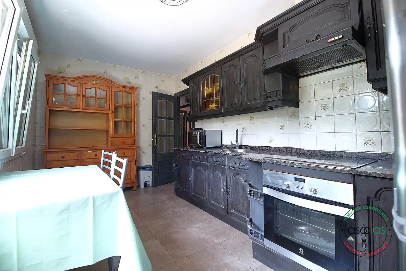 Cuina de Casa o xalet en venda en Gijón  amb Calefacció, Parquet i Moblat