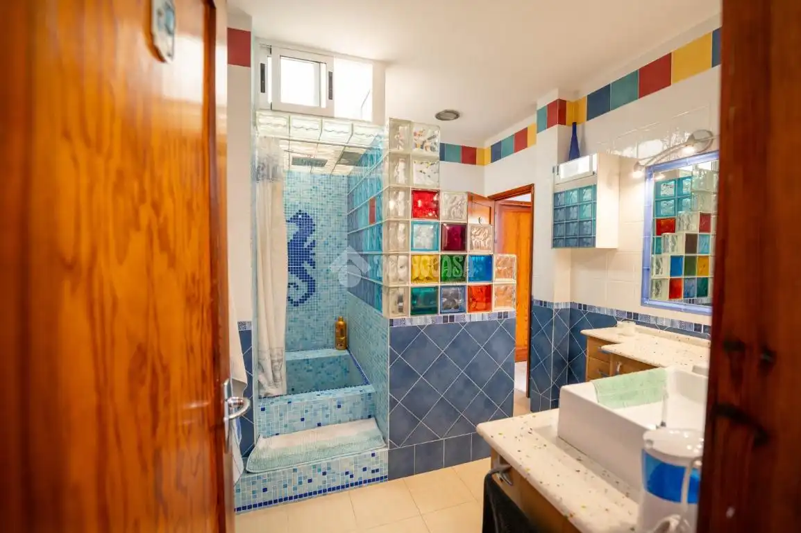 Baño de Casa adosada en venta en Telde con Amueblado