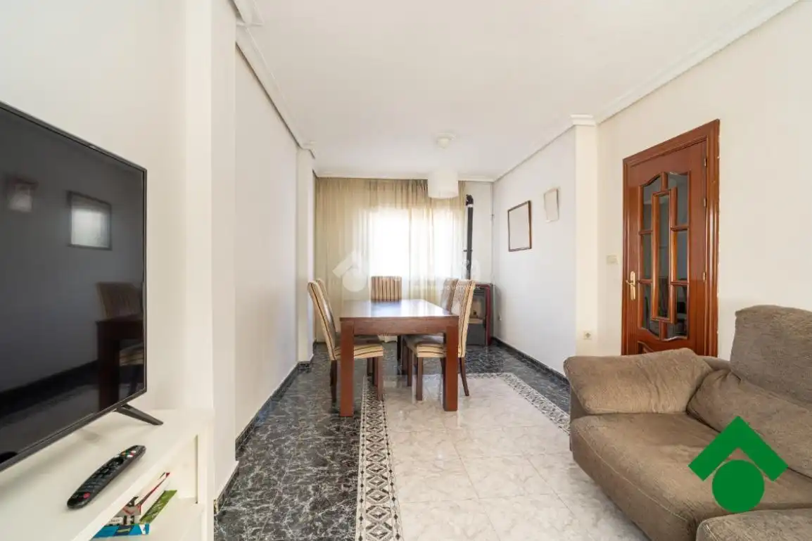 Sala d'estar de Casa adosada en venda en Pinos Puente