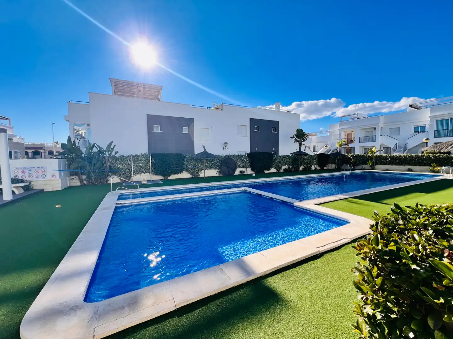 Piscina de Casa o chalet en venta en Torrevieja con Jardín privado, Terraza y Amueblado