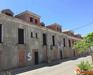 Vista exterior de Edifici en venda en Antequera