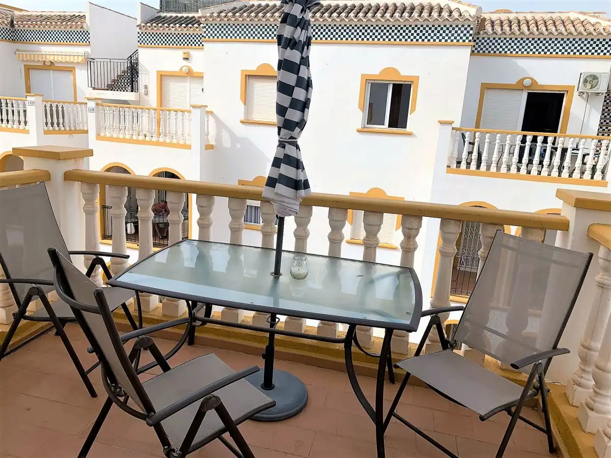 Terraza de Apartamento de alquiler en Orihuela con Terraza y Piscina comunitaria