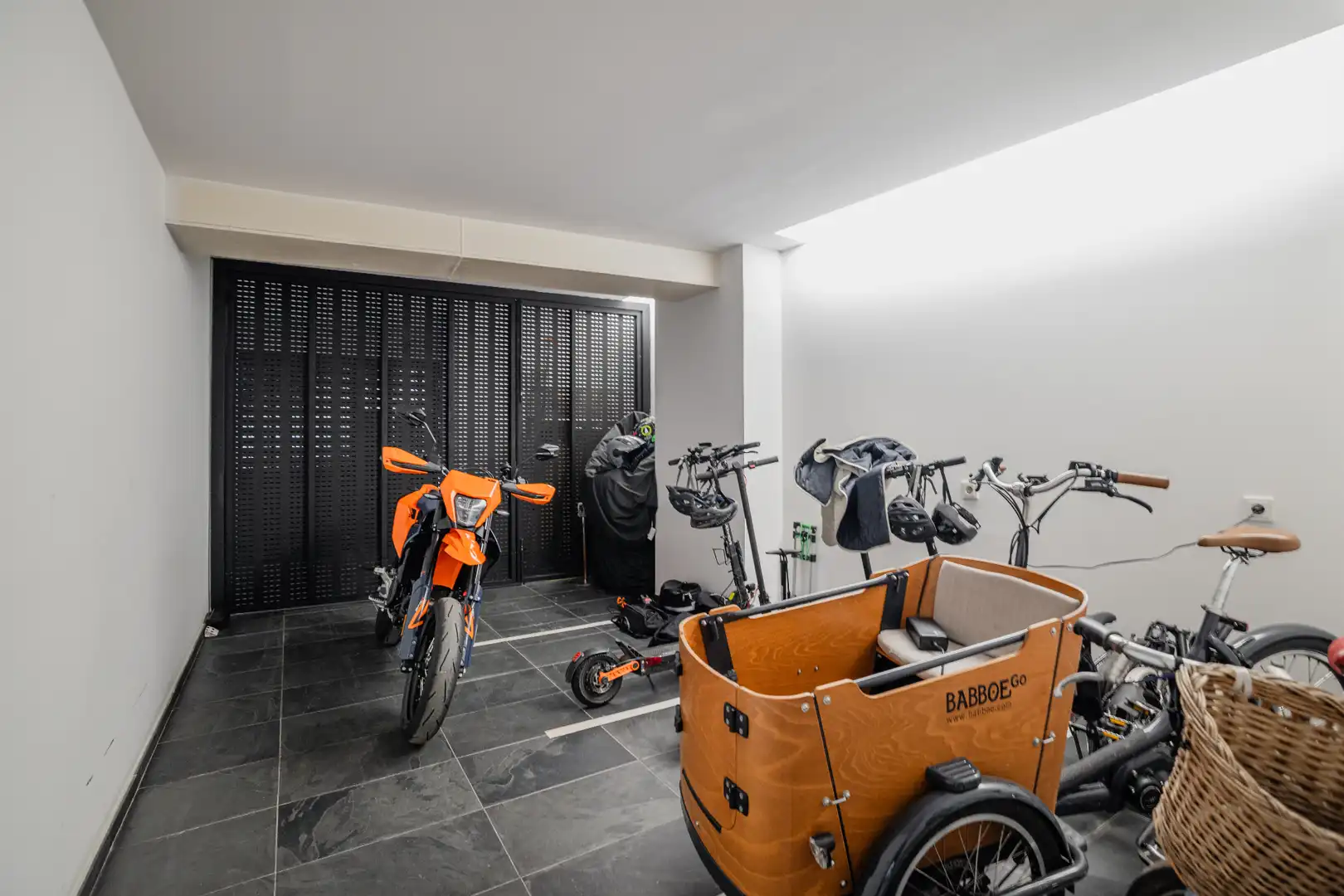 Maisonette zum Verkauf in Barcelona mit Klimaanlage, Heizung und Privatgarten