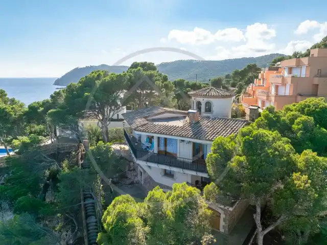 Außenansicht von Haus oder Chalet zum Verkauf in Palafrugell mit Klimaanlage, Heizung und Privatgarten