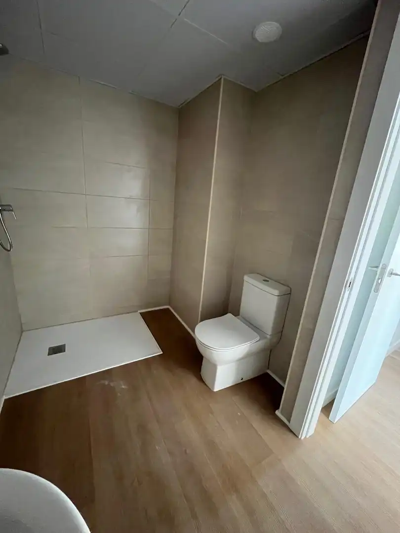 Badezimmer von Wohnung zum Verkauf in Castellón de la Plana / Castelló de la Plana mit Klimaanlage