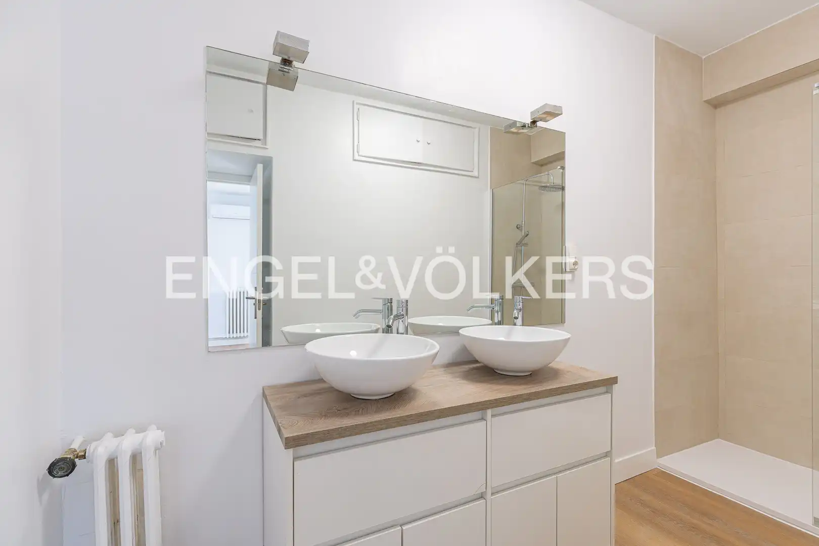 Bathroom of Flat for rent in Madrid  with Air Conditioner, Heating and Terrace