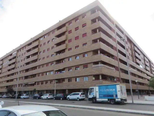 Piso con balcón en venta en Calle Leonardo da Vinci 4