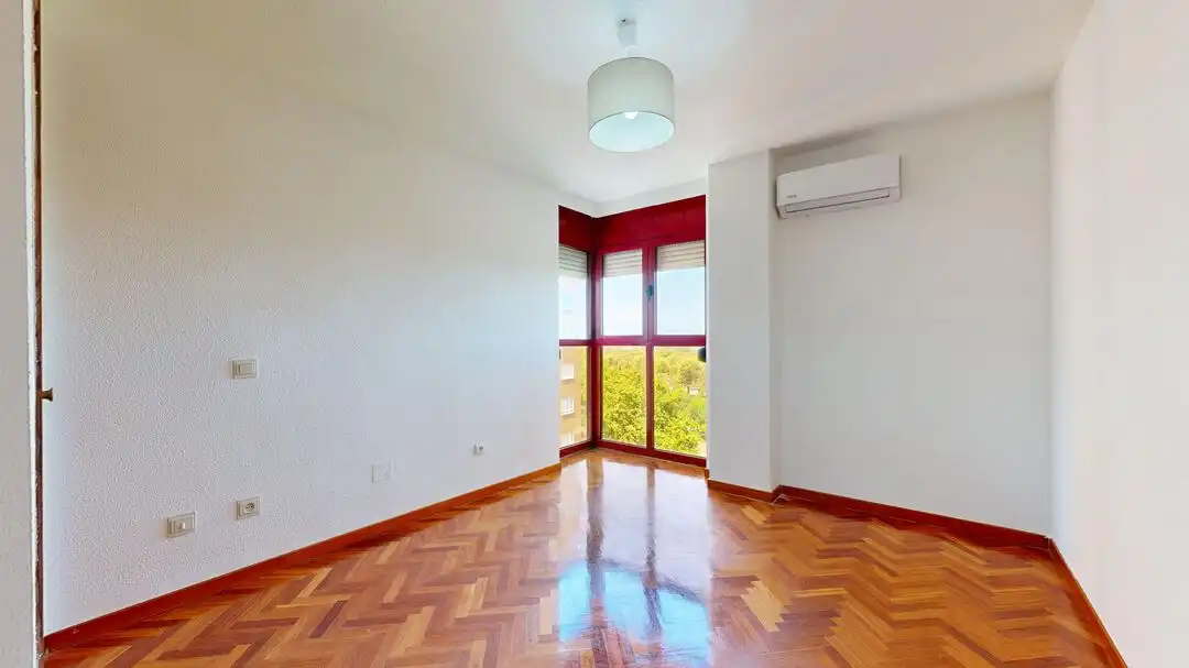 Bedroom of Flat for rent in Madrid  with Air Conditioner, Heating and Private garden