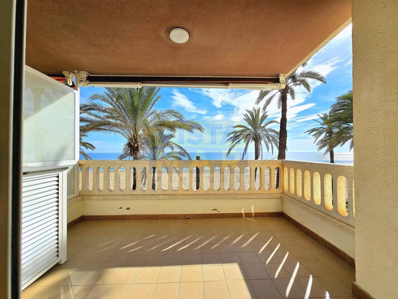 Vista exterior de Pis de lloguer en Cubelles amb Aire condicionat i Terrassa