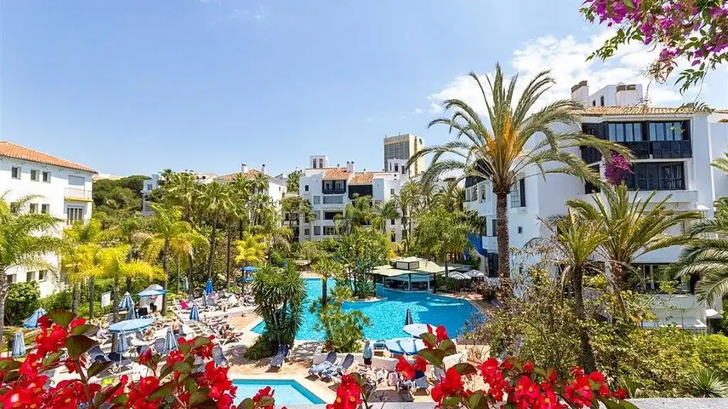 Vista exterior de Piso en venta en Marbella con Terraza, Trastero y Balcón