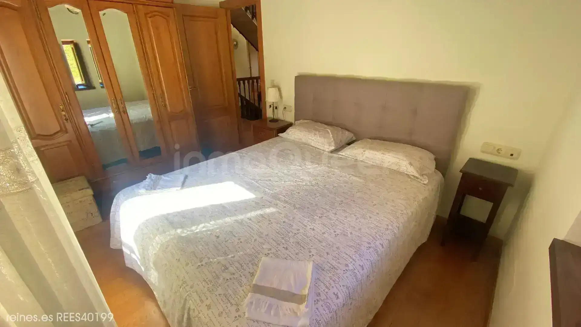 Dormitori de Casa o xalet en venda en Santo Adriano amb Calefacció, Jardí privat i Terrassa