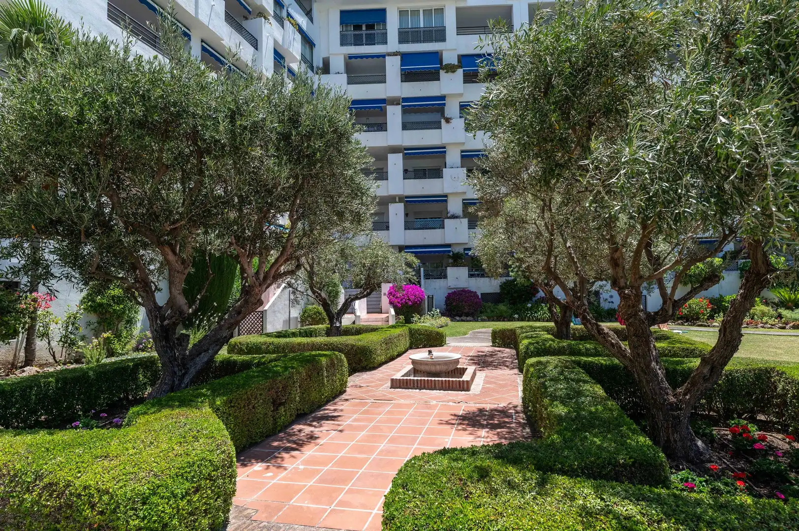 Apartament amb piscina en venda a Nueva Andalucía, imagen 37
