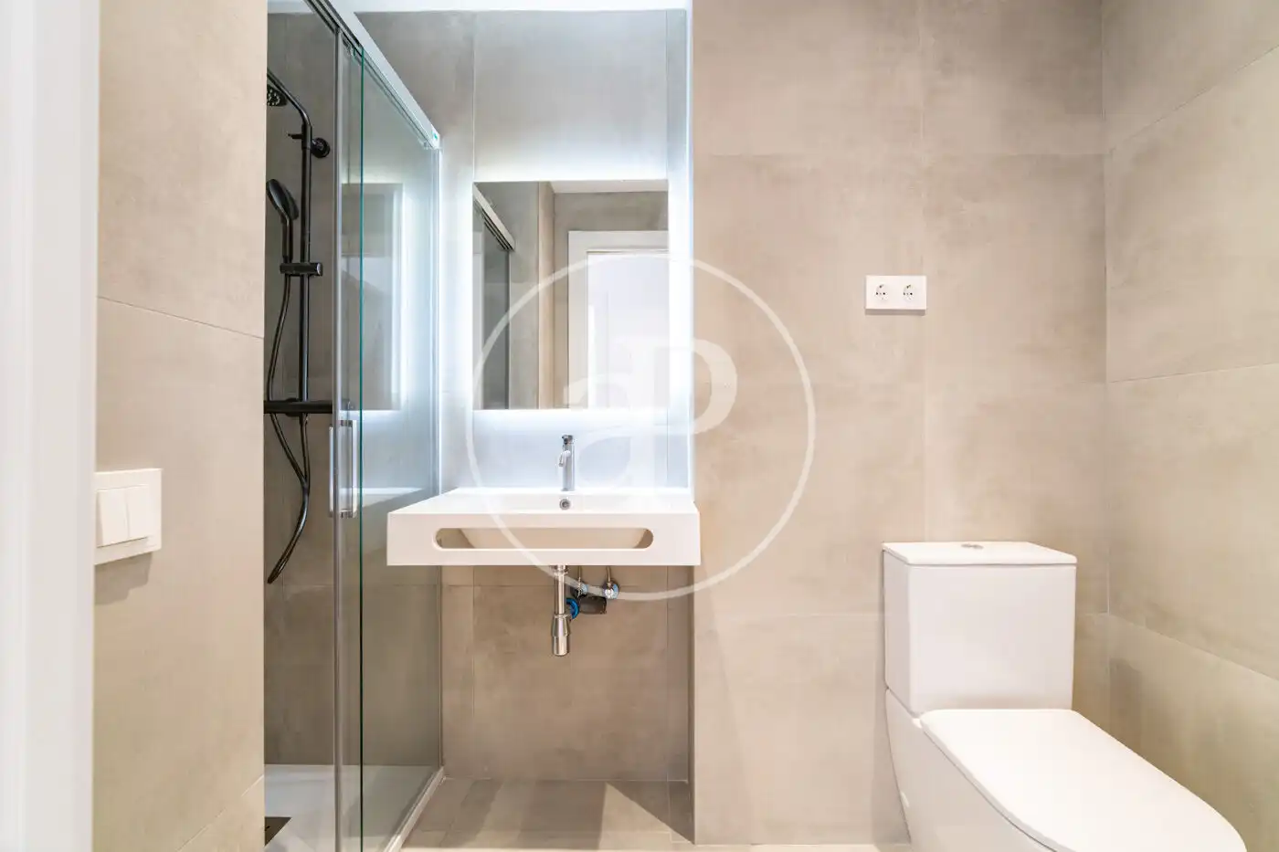 Baño de Piso de alquiler en Barcelona con Aire acondicionado, Calefacción y Terraza