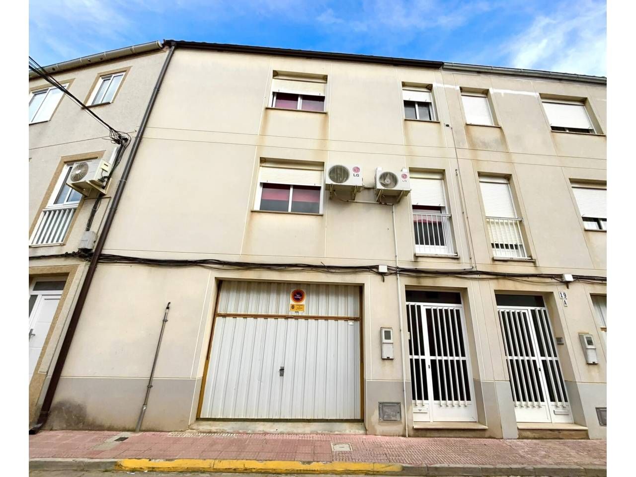 Vista exterior de Casa o xalet en venda en Traiguera amb Aire condicionat, Terrassa i Moblat