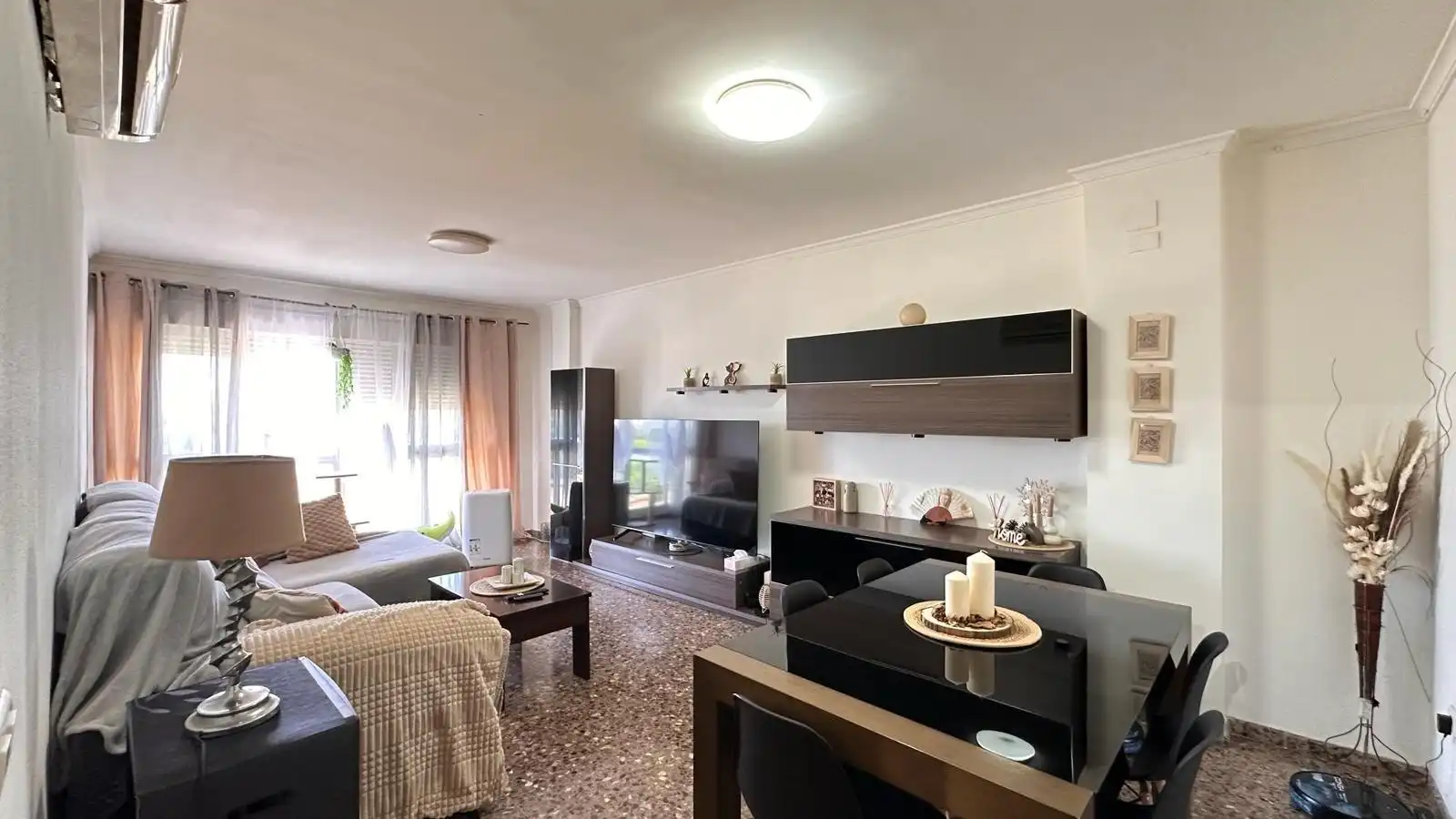 Wohnzimmer von Wohnung zum Verkauf in Carlet mit Klimaanlage und Heizung