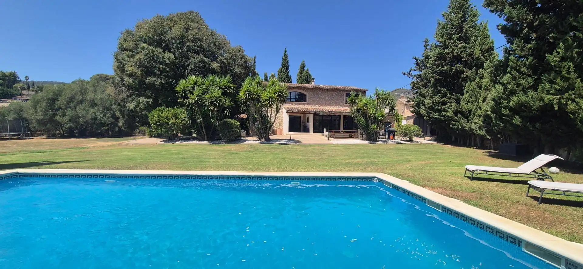 Casa rústica con jardín en venta en DISSEMINATS POLIGON 4