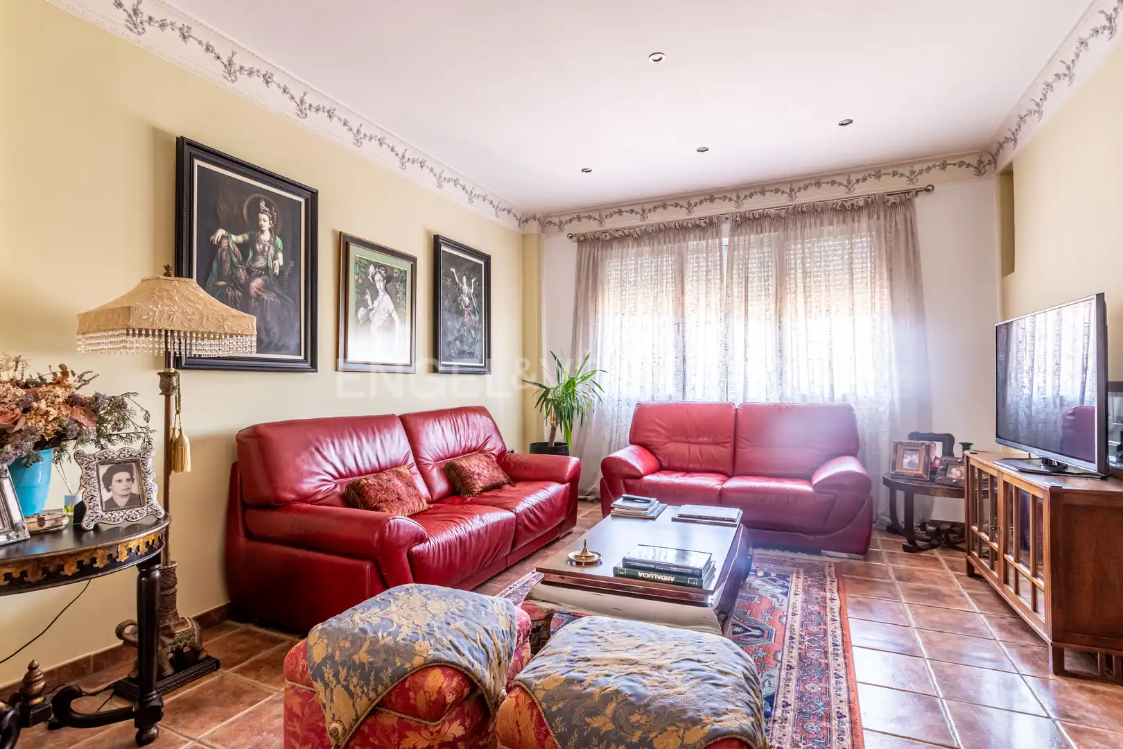 Sala d'estar de Casa o xalet en venda en Utrera amb Aire condicionat, Calefacció i Jardí privat